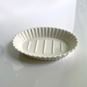NEW 2015 Martha Stewart Collection ceramic soap dish in scallop style
